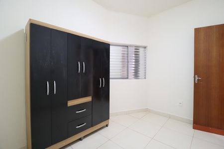 Quarto 1 de apartamento para alugar com 2 quartos, 45m² em Jardim Ipanema, Uberlândia
