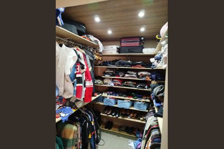 Casa à venda com 480m², 2 quartos e 2 vagascloset
