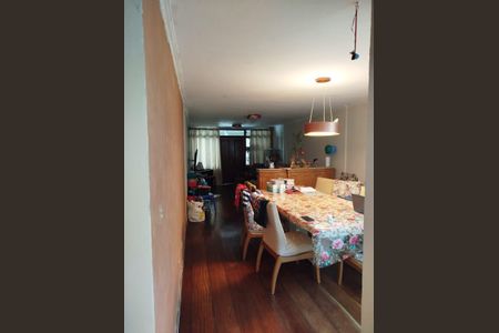 Casa à venda com 480m², 2 quartos e 2 vagasSala