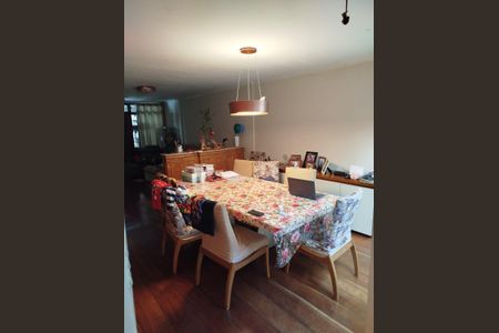 Casa à venda com 480m², 2 quartos e 2 vagasSala