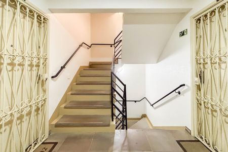 Apartamento para alugar com 65m², 2 quartos e 1 vagaEscada