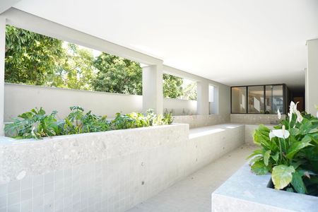 Apartamento à venda com 156m², 4 quartos e 3 vagas Apartamento à venda com 156m², 4 quartos e 3 vagasÁrea comum - Piscina