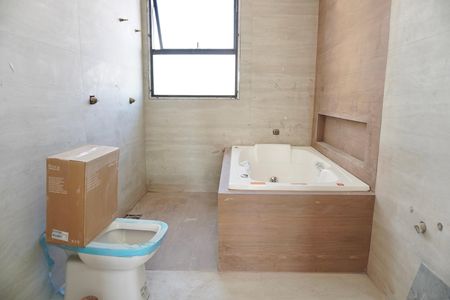 Apartamento à venda com 156m², 4 quartos e 3 vagas Apartamento à venda com 156m², 4 quartos e 3 vagasBanheiro da Suíte 2