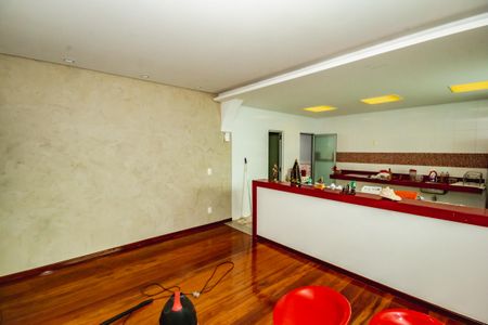 Casa para alugar com 6 quartos, 211m² em Céu Azul, Belo Horizonte