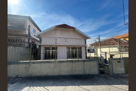 Casa para alugar com 60m², 2 quartos e 3 vagas Casa para alugar com 60m², 2 quartos e 3 vagasFachada