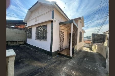 Casa para alugar com 60m², 2 quartos e 3 vagas Casa para alugar com 60m², 2 quartos e 3 vagasFachada