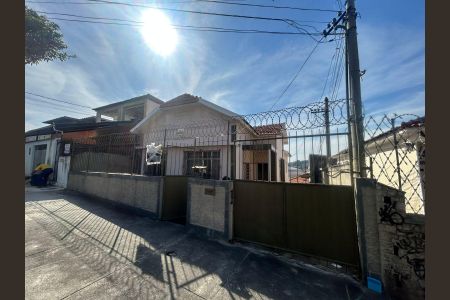 Casa para alugar com 60m², 2 quartos e 3 vagas Casa para alugar com 60m², 2 quartos e 3 vagasFachada