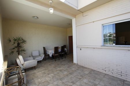 Casa à venda com 380m², 5 quartos e 1 vagaVaranda