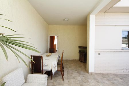 Casa à venda com 380m², 5 quartos e 1 vagaEntrada