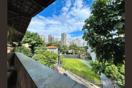 Apartamento para alugar com 341m², 4 quartos e 1 vaga