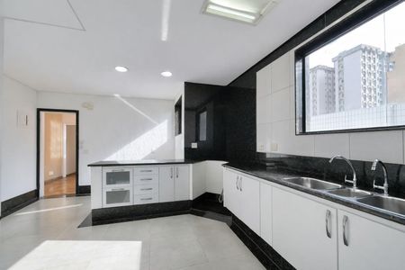 Apartamento para alugar com 341m², 4 quartos e 1 vaga