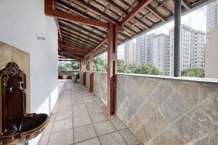 Apartamento para alugar com 341m², 4 quartos e 1 vaga