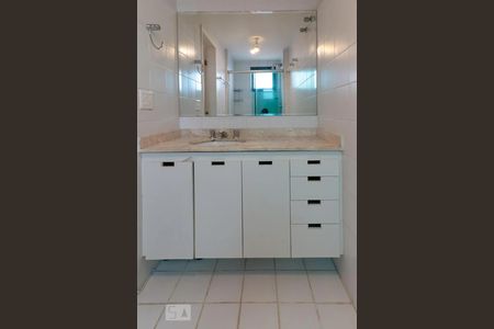 Apartamento para alugar com 130m², 3 quartos e 3 vagasBanheiro