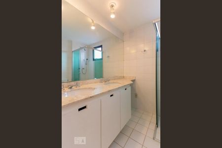 Apartamento para alugar com 130m², 3 quartos e 3 vagasBanheiro
