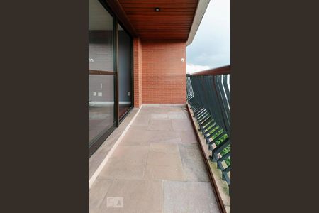 Apartamento para alugar com 130m², 3 quartos e 3 vagasVaranda