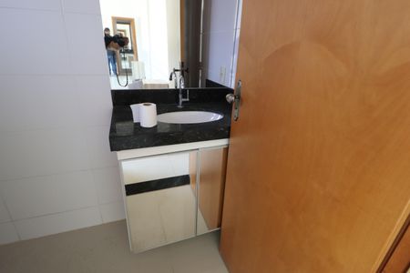 Apartamento para alugar com 65m², 2 quartos e 2 vagasBanheiro do Quarto 2