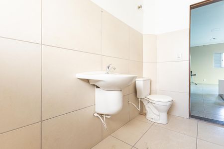 Casa à venda com 80m², 1 quarto e sem vaga Casa à venda com 80m², 1 quarto e sem vagaBanheiro