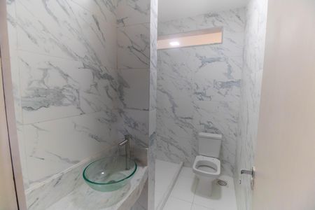 Casa à venda com 500m², 4 quartos e 3 vagas Casa à venda com 500m², 4 quartos e 3 vagasBanheiro Social