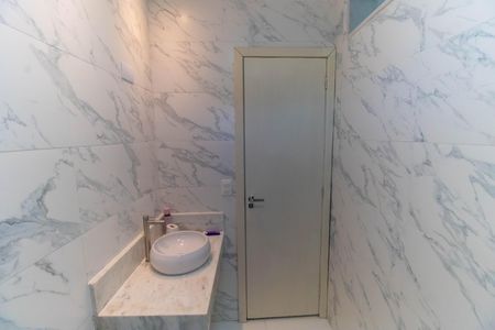 Casa à venda com 500m², 4 quartos e 3 vagas Casa à venda com 500m², 4 quartos e 3 vagasBanheiro da Suíte 2