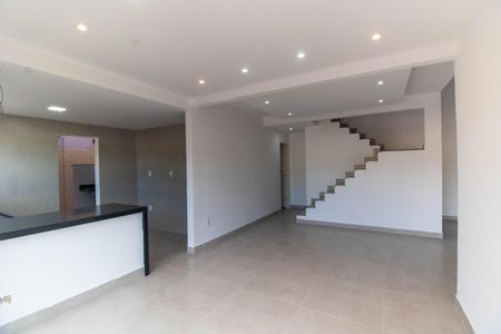 Casa à venda com 500m², 4 quartos e 3 vagas Casa à venda com 500m², 4 quartos e 3 vagasSala