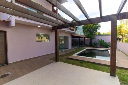 Casa à venda com 500m², 4 quartos e 3 vagas Casa à venda com 500m², 4 quartos e 3 vagasÁrea externa