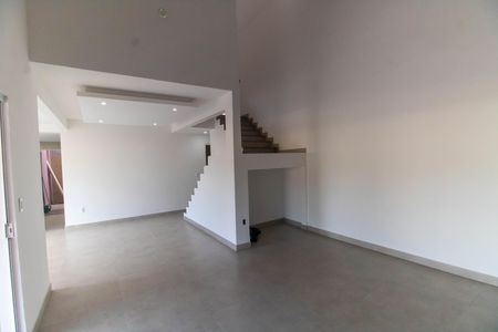 Casa à venda com 500m², 4 quartos e 3 vagas Casa à venda com 500m², 4 quartos e 3 vagasSala