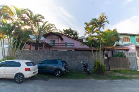 Casa à venda com 500m², 4 quartos e 3 vagas Casa à venda com 500m², 4 quartos e 3 vagasFachada