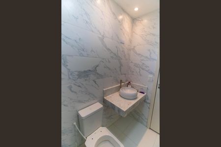 Casa à venda com 500m², 4 quartos e 3 vagas Casa à venda com 500m², 4 quartos e 3 vagasBanheiro da Suíte 2
