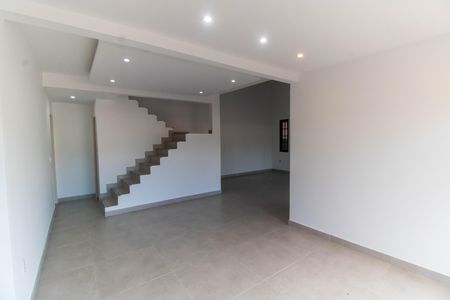 Casa à venda com 500m², 4 quartos e 3 vagas Casa à venda com 500m², 4 quartos e 3 vagasSala