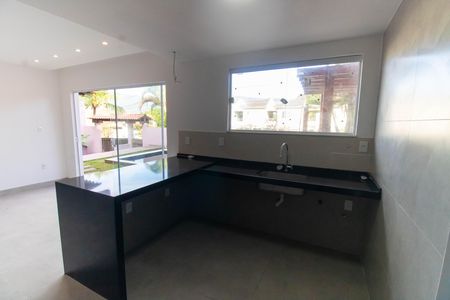 Casa à venda com 500m², 4 quartos e 3 vagas Casa à venda com 500m², 4 quartos e 3 vagasCozinha