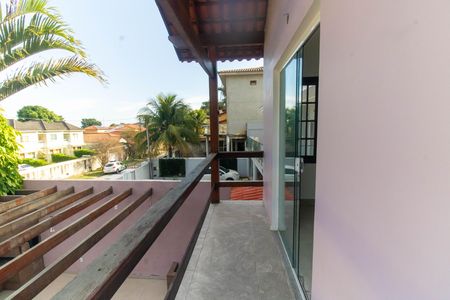 Casa à venda com 500m², 4 quartos e 3 vagas Casa à venda com 500m², 4 quartos e 3 vagasVaranda da Suíte 1