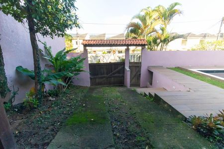 Casa à venda com 500m², 4 quartos e 3 vagas Casa à venda com 500m², 4 quartos e 3 vagasÁrea externa