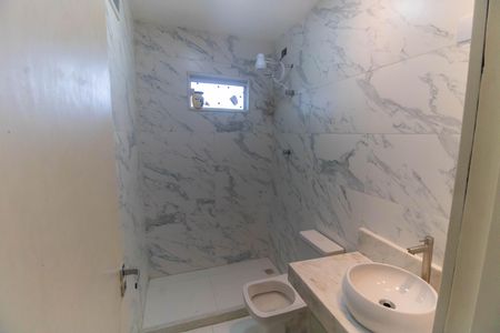 Casa à venda com 500m², 4 quartos e 3 vagas Casa à venda com 500m², 4 quartos e 3 vagasBanheiro da Suíte 2