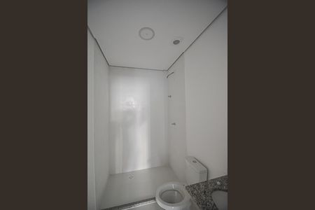 Banheiro de kitnet/studio para alugar com 1 quarto, 32m² em Vila Euclides, São Bernardo do Campo