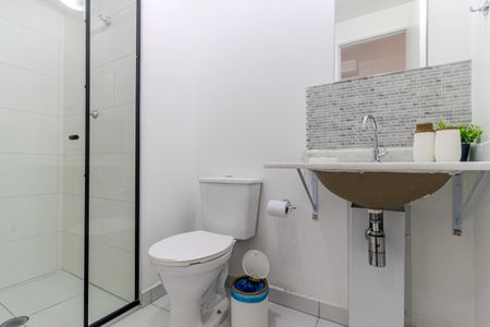 Banheiro de kitnet/studio para alugar com 1 quarto, 27m² em Consolação, São Paulo