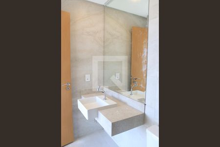 Banheiro de apartamento para alugar com 1 quarto, 55m² em Setor Marista, Goiânia