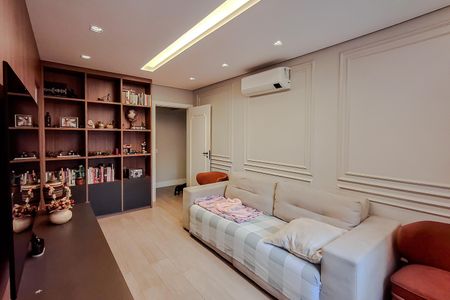 Apartamento à venda com 270m², 4 quartos e 4 vagas Apartamento à venda com 270m², 4 quartos e 4 vagasSala de TV