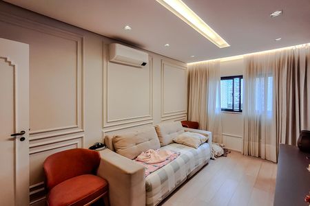 Apartamento à venda com 270m², 4 quartos e 4 vagas Apartamento à venda com 270m², 4 quartos e 4 vagasSala de TV