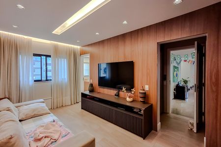 Apartamento à venda com 270m², 4 quartos e 4 vagas Apartamento à venda com 270m², 4 quartos e 4 vagasSala de TV
