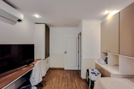 Apartamento à venda com 270m², 4 quartos e 4 vagas Apartamento à venda com 270m², 4 quartos e 4 vagasQuarto 1