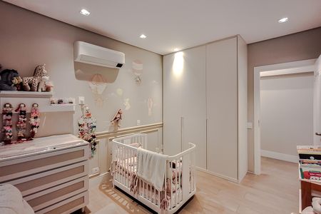 Apartamento à venda com 270m², 4 quartos e 4 vagas Apartamento à venda com 270m², 4 quartos e 4 vagasQuarto 3 - Suíte