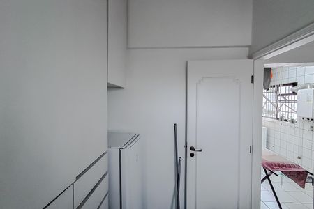 Apartamento à venda com 270m², 4 quartos e 4 vagas Apartamento à venda com 270m², 4 quartos e 4 vagasQuarto de Serviço