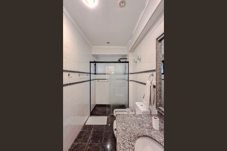 Apartamento à venda com 270m², 4 quartos e 4 vagas Apartamento à venda com 270m², 4 quartos e 4 vagasBanheiro