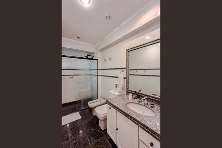 Apartamento à venda com 270m², 4 quartos e 4 vagas Apartamento à venda com 270m², 4 quartos e 4 vagasBanheiro