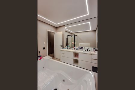 Apartamento à venda com 270m², 4 quartos e 4 vagas Apartamento à venda com 270m², 4 quartos e 4 vagasBanheiro da Suíte