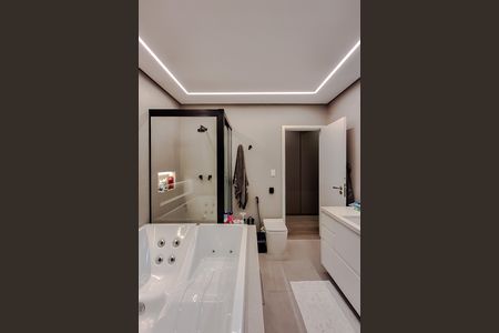 Apartamento à venda com 270m², 4 quartos e 4 vagas Apartamento à venda com 270m², 4 quartos e 4 vagasBanheiro da Suíte