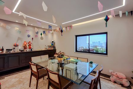 Apartamento à venda com 270m², 4 quartos e 4 vagas Apartamento à venda com 270m², 4 quartos e 4 vagasSala de Jantar
