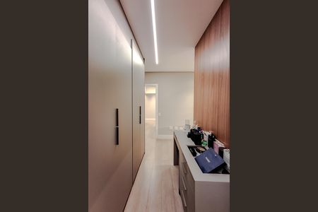 Apartamento à venda com 270m², 4 quartos e 4 vagas Apartamento à venda com 270m², 4 quartos e 4 vagasQuarto 4 - Suíte