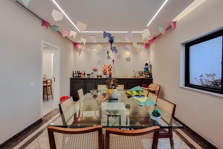 Apartamento à venda com 270m², 4 quartos e 4 vagas Apartamento à venda com 270m², 4 quartos e 4 vagasSala de Jantar