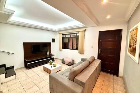 Casa para alugar com 180m², 3 quartos e 8 vagasSala